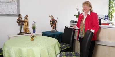 frau-wimmer-mit-figuren